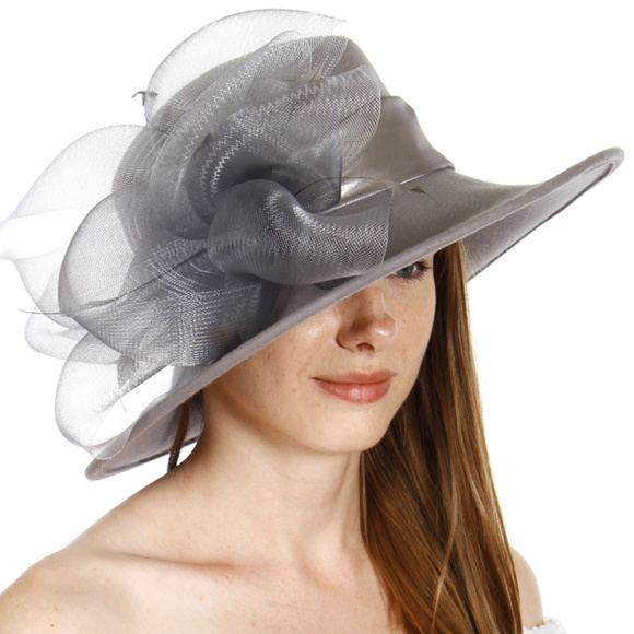 Wool hat with netted feathered bow